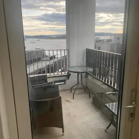 Cozy With Balcony! Apartment Oslo